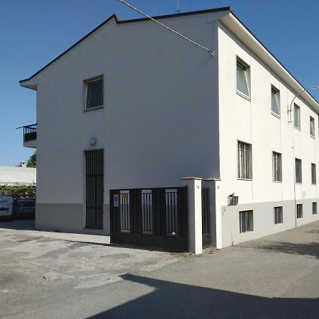 Ferienwohnung Monolocale Olivo Vigevano Exterior foto